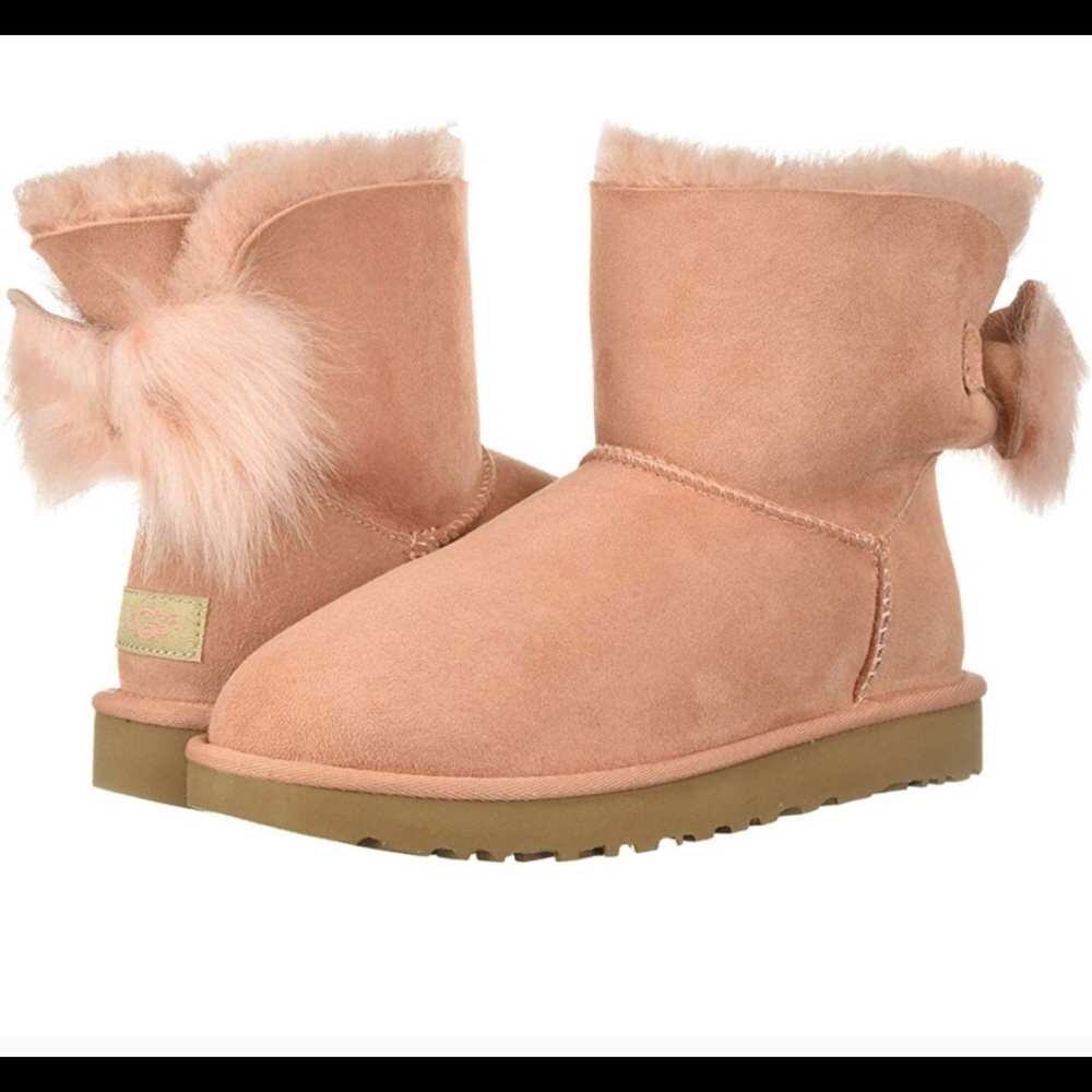 NIB Ugg fluff bow mini boots in blush suntan
